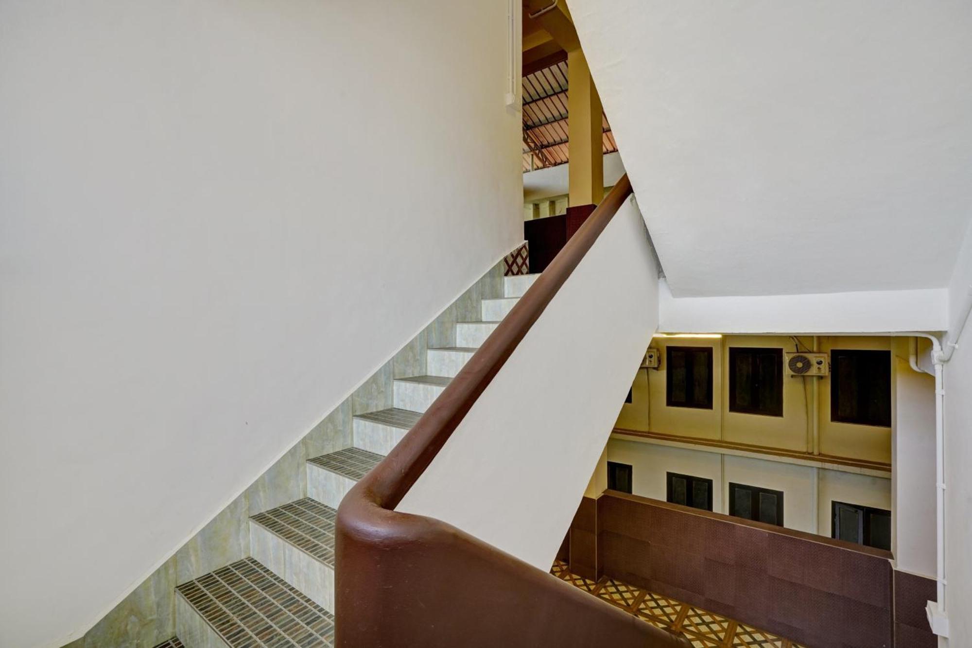 Super Hotel O Ceasar Palace Annex Thodupuzha Екстер'єр фото