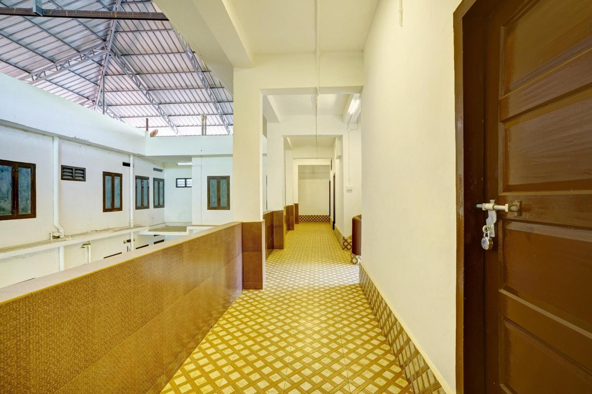 Super Hotel O Ceasar Palace Annex Thodupuzha Екстер'єр фото